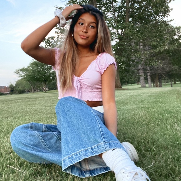 ❌SOLD❌Lavender Puff Sleeve Top - Picture 3 of 9